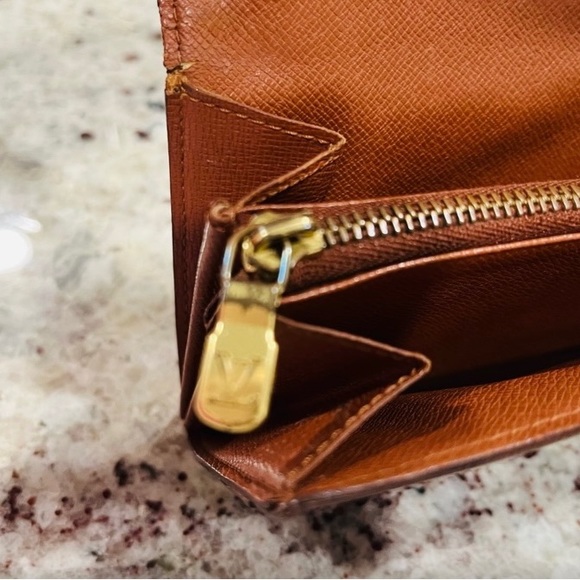 Louis Vuitton Authentic monogram print Louis Vuitton wallet - Picture 10 of 13